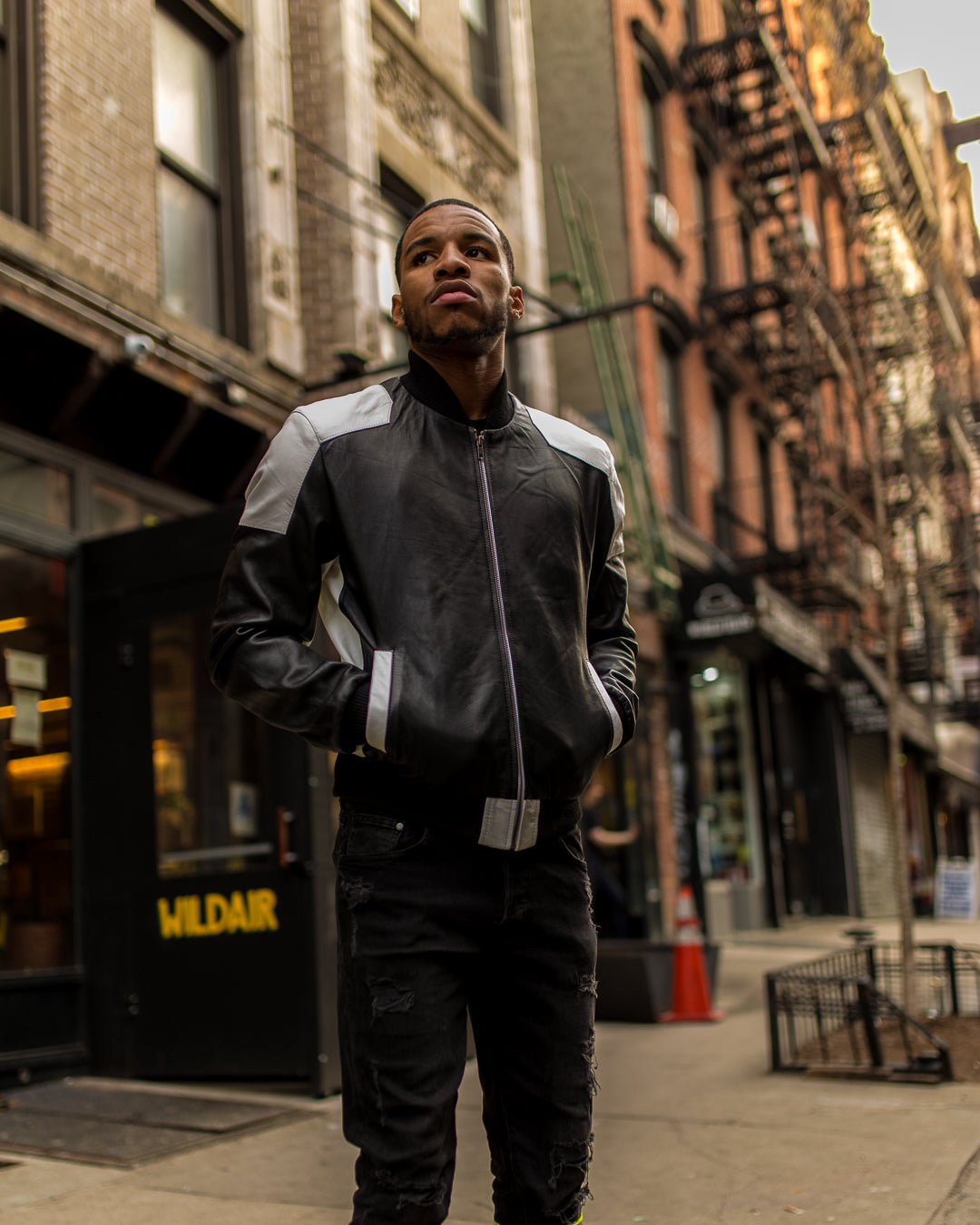 MEN LIGHT WEIGHT JACKET- BLACK AND WHITE