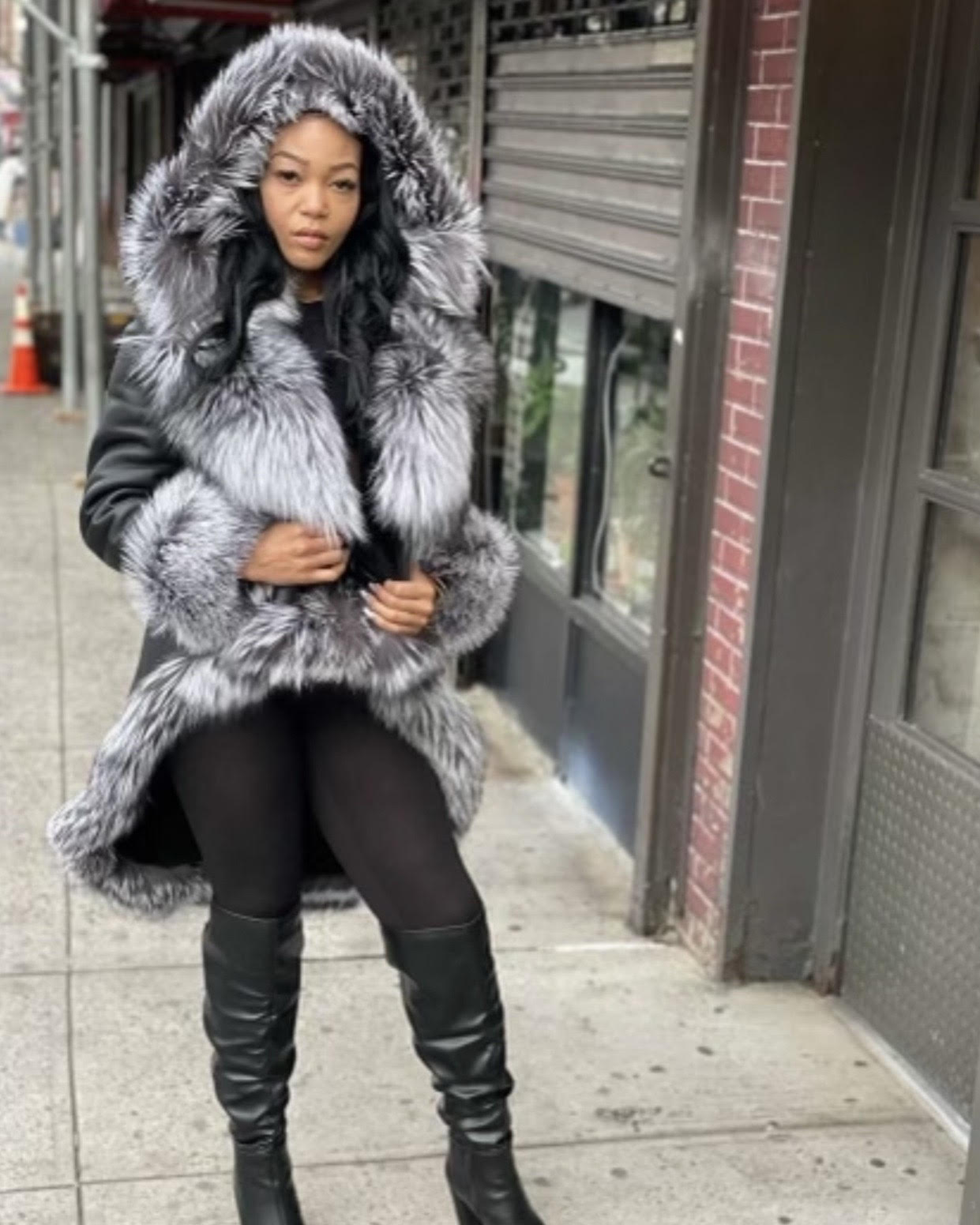 WOMEN SHEARLING- BLACK LONG LENGTH WITH SLIVER FOX FUR – DaRucci