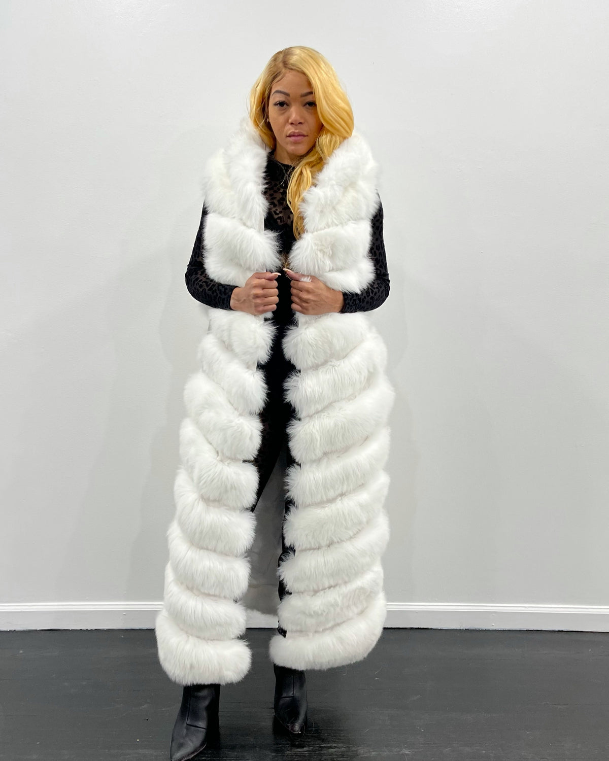 WOMEN FULL LENGTH FOX VEST-WHITE