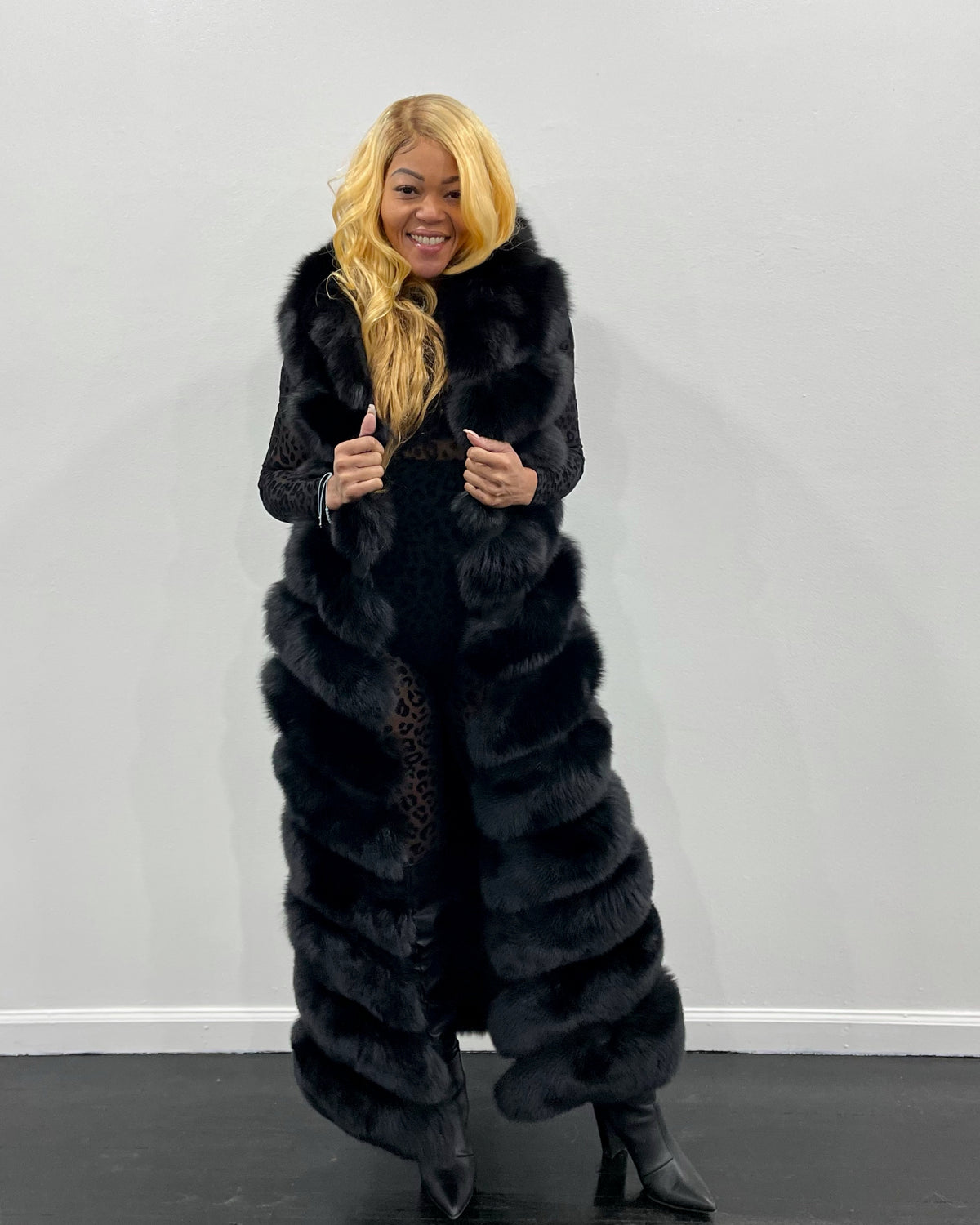 Copy of WOMEN FULL LENGTH FOX VEST-BLACK