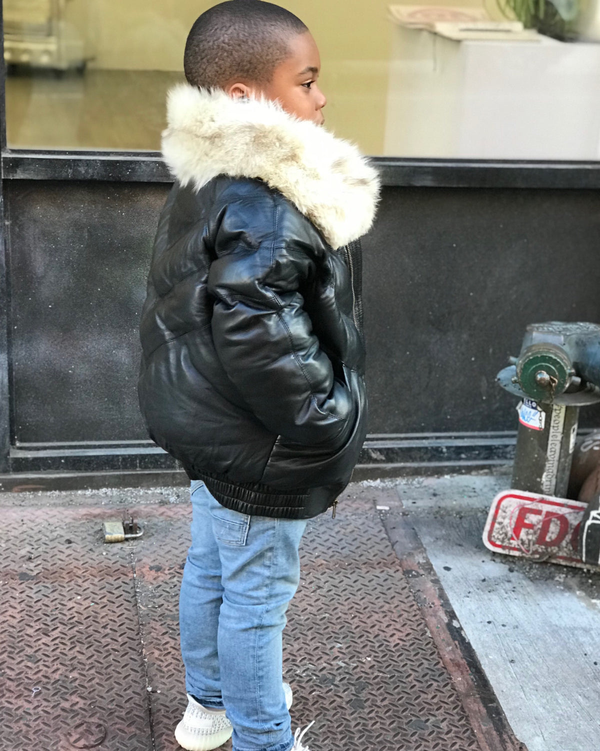KIDS- BLACK V BOMBER WITH OFF WHITE FOX COLLAR